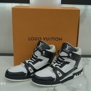 Zapatos Luis Vuitton Sneaker Cuero Negro y Blanco 07/2019 Poco Uso